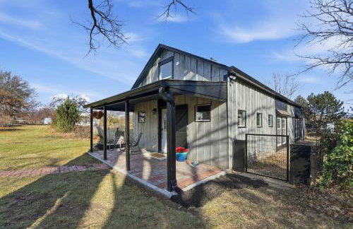 Renovated 1950s Barndominium Pet-Friendly & Modern - Foto 24