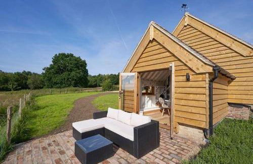 The Cowshed, Tunbridge Wells - Photo 37