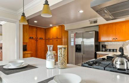 Point Loma Home w Putting Green Firepit Game Room Beach Access Zola Street by AvantStay - Foto 5