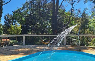 Refúgio em Macacos para até 12 hóspedes com piscina aquecida, 5 suítes e riacho - Foto 29