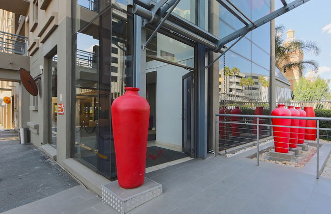 Prestige Apartment Sandton at Westpoint - Photo 3