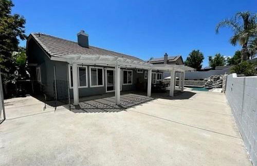 Luxury 4 Bedroom Home Pool Big Yard San Bernardino - Foto 11