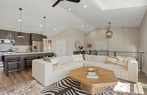 Mountain Art Retreat Ski Escape Hot Tub Games - Foto 5