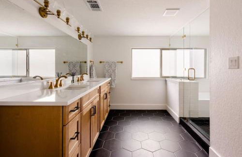 Bachelor/Bachelorette Mansion In the Heart of ATX - Photo 7