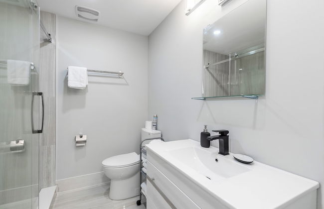 GLOBALSTAY Modern Basement In DT Toronto - Photo 19