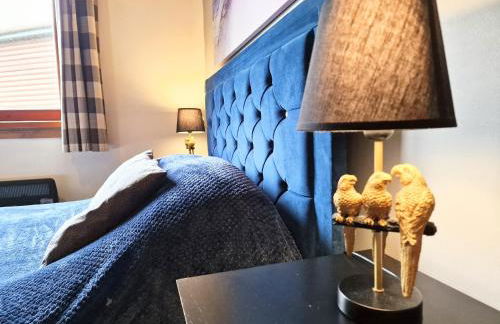 Kingfisher Lodge - Private Hot Tub - Infrared Sauna - Dog Friendly - Photo 3