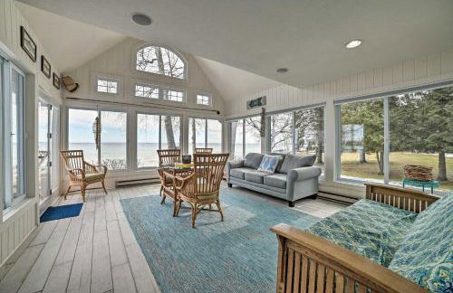 Getaway on Crystal Clear Lake Main and Guest House! - Foto 4