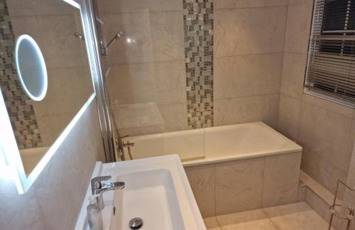 NightRest Homes Smart TV In Each Room - Parking - Hemel Hempstead - Foto 26