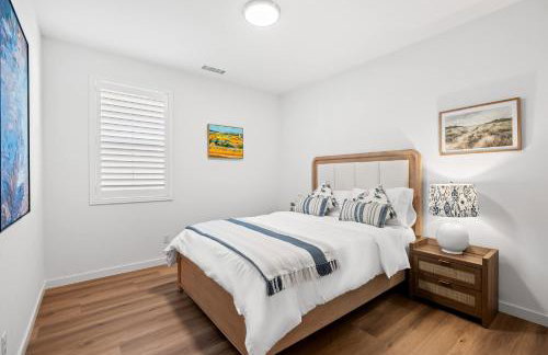 Spacious 5BR Getaway w Game Room & Modern Comfort - Photo 79