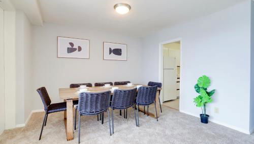 Family-Sized 3BR Retreat Minutes from Reagan National - Photo 5