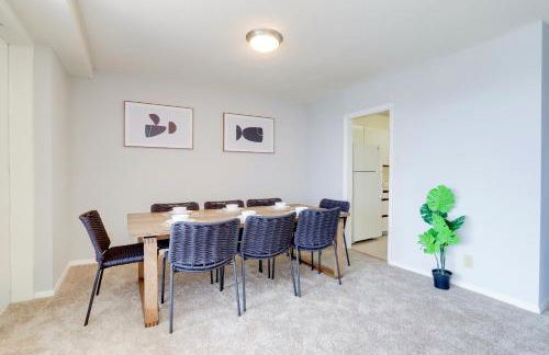 Family-Sized 3BR Retreat Minutes from Reagan National - Photo 5