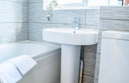 The Canal House 2BR Central Garden Parking - Photo 9