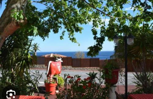 Panoramic Sea View Villa in private residence with pool - Photo 11