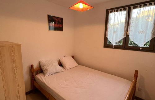 Maison avec Cour, Piscine Sécurisée, Climatisation, 3 Chambres, Proche Plage, 8 Personnes - FR-1-701-33 - Foto 12