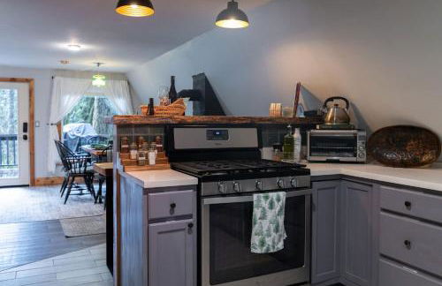 Secluded Forest Cabin with Hot Tub and Private Waterfall - Foto 19