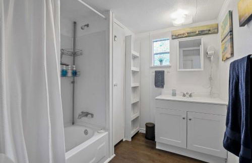 Near Water Lake Dallas Home with Furnished Patio! - Foto 16