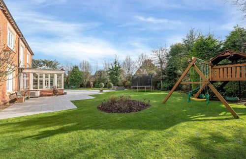 Luxury Detached House in Large Private Grounds, with Outdoor Jacuzzi and Sauna - Foto 33