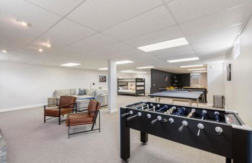 High-End Finger Lakes Escape - Expansive Game Room, Cozy Firepit, & Scenic Views - Foto 43