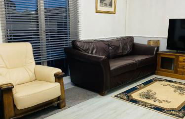 Relax in this Charming East Cowes House with Garden and BBQ - Foto 3