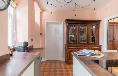 Georgian home with hot tub - Foto 8