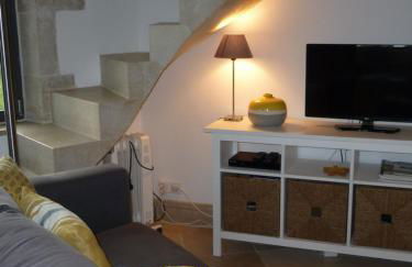 La Tour Hexagonale for 2 with shared pool - Foto 4