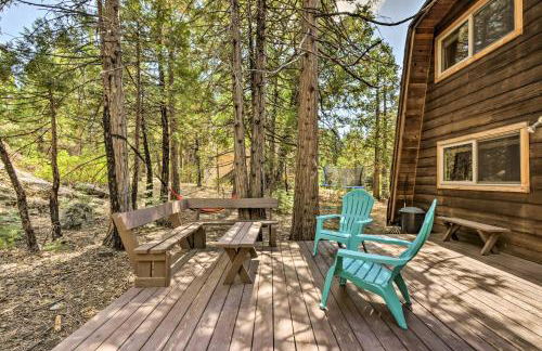 Charming Pinecrest Cabin with Private Deck - Foto 26