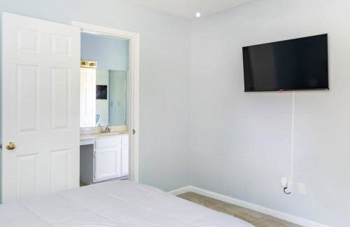 King Bed_Cozy Urban Retreat-Central Memphis - Foto 27