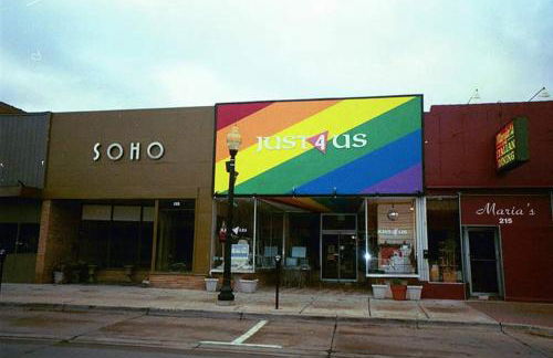 Super Cute & Cool Home with 65Inch TV 2Baths 4 Bedrooms 2King Beds BBQ Grill Fenced Backyard - Foto 33