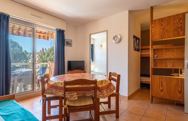 2 bedroom Apartment in Bormes-les-Mimosas with garden and terrace - Photo 4