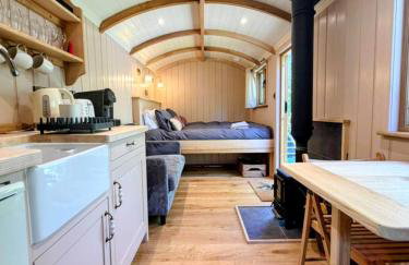 Luxury Shepherd Hut w Outdoor Bath at Powis Estate - Foto 3