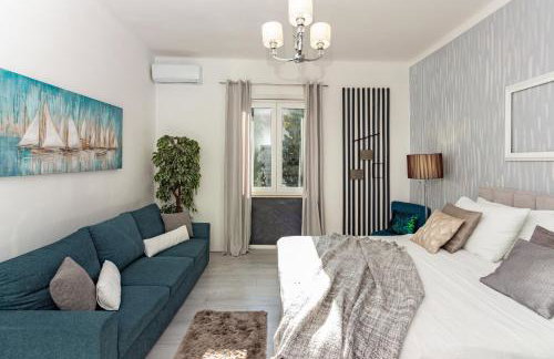 Spacious Apartment Center - Photo 31