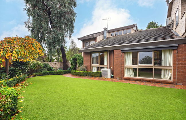 Stylish Retreat at Wheelers Hill 5BRM - Foto 45