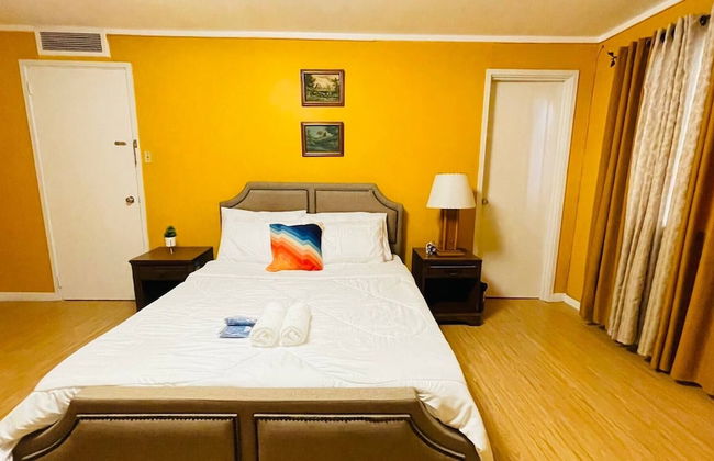 House w 3 Bedrooms And 3 Baths - Free Parking - Photo 3