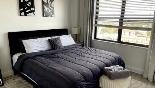 Luxe Skyrise Condo Downtown Jax - Photo 3