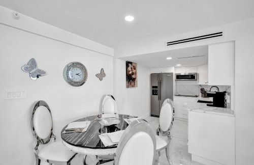 Oceanfront Escape with Resort Amenities Gym Pools and Sauna 1408 - Foto 9