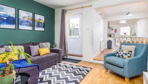 4Bed Central House w Parking & Garden - Foto 1