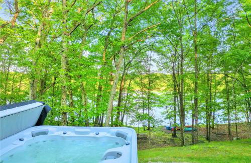 Lakefront Home, Hot Tub, Pool Access, Boats, Pets - Photo 2