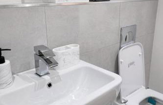 Stylish 2-Bed Apartment by Manchester City Cente - Photo 28