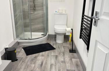 Two Bedroom Flat by Brookland Stays Serviced Accommodation Short Lets Leeds with Free WiFi - Foto 6