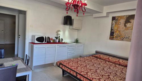 Prince Apartments - Photo 2