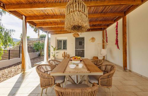 Seaside Breeze Villa - Beachfront, Private Pool, BBQ - Foto 2