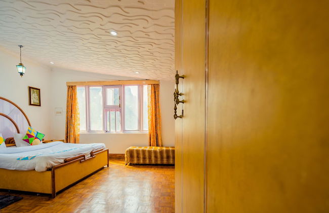 OYO 13693 Home Royal Wood 3BHK Mall Road - Foto 2