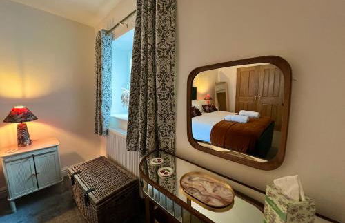 Old Betting Shop for 3 & Furry Friend - Photo 24