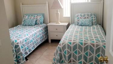 8 miles to Disney, 20 miles Universal, private pool, pool table, washer, dryer, cable, wifi, roku - Foto 5