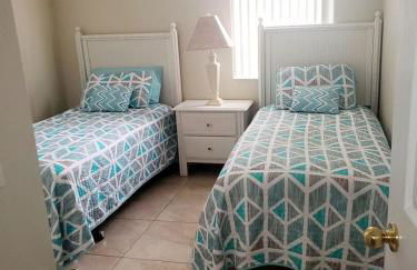 8 miles to Disney, 20 miles Universal, private pool, pool table, washer, dryer, cable, wifi, roku - Foto 5