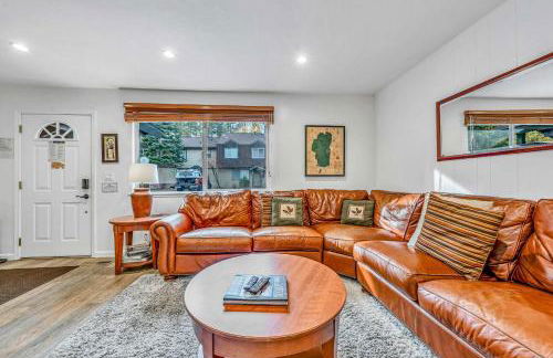 Modern 3BD -Walk to Lake & Beach - Foto 8