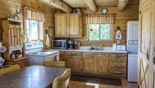 Romantic Cabin Rental with a Delightful Porch near Ennis, Montana - Foto 4