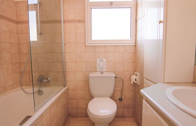 Phaedrus Living: Modern City View Flat Nafi - Photo 11