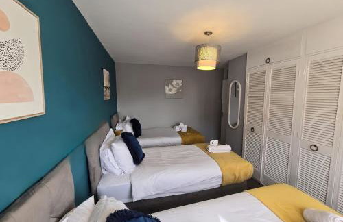 2ndHomeStays- Willenhall-A Serene 3 Bed House with a Garden View-Suitable for Contractors and Families-Sleeps 9 - 7 mins to J10 M6 and 21 mins to Birmingham - Foto 29