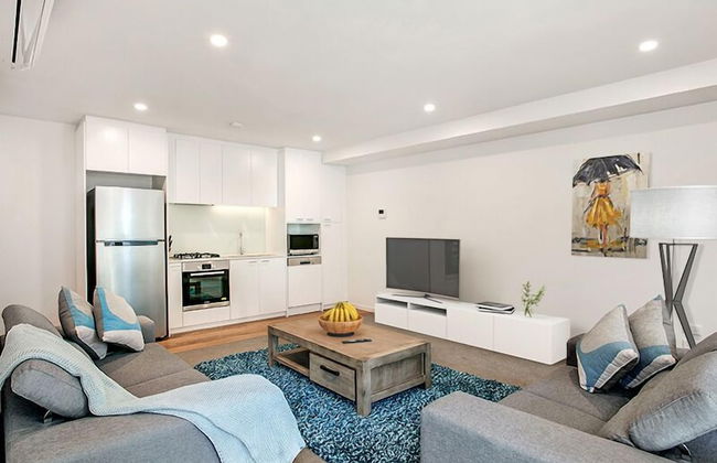 Roden Residences - Photo 15